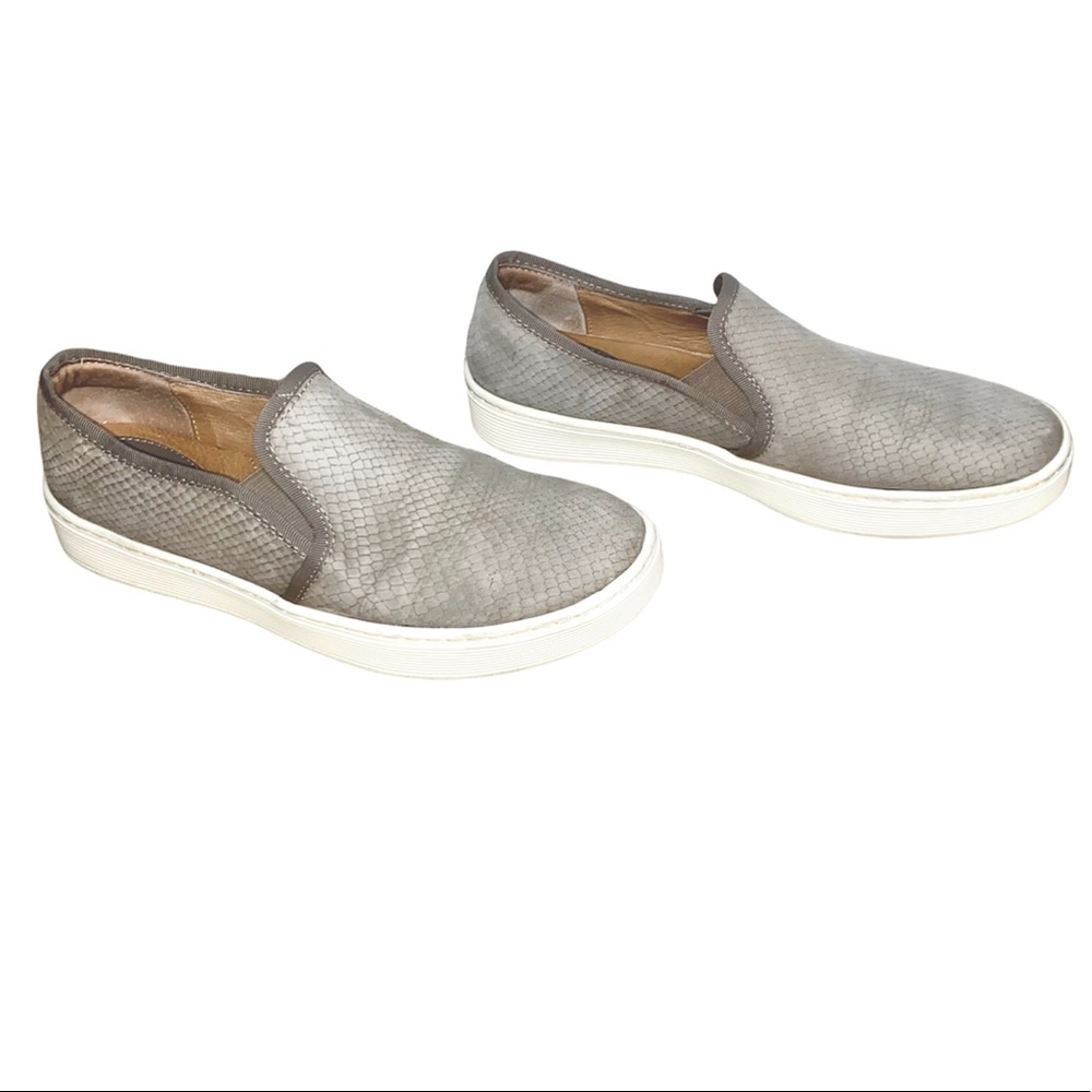 ~~~SOLD~~~ Sofft Somersault Slip-On Sneaker, Size 8 - Picture 13 of 16